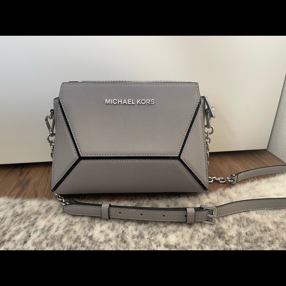 Micheal Kors crossbody bag